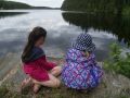 Lac des Baies enfants bord de eau